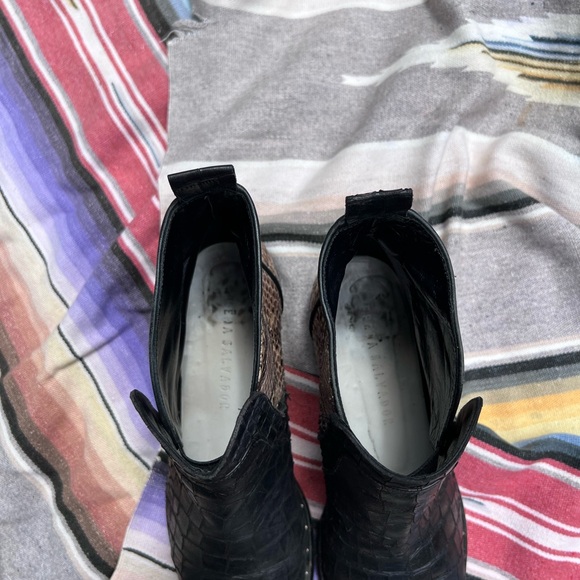 Rare Freda Salvador Dusty Pink Black Snake Embossed Ankle Boots - Picture 8 of 11